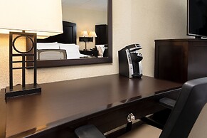 Holiday Inn Hotel & Suites Charleston West by IHG