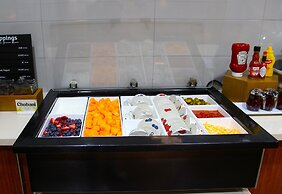 Holiday Inn Hotel & Suites Charleston West by IHG