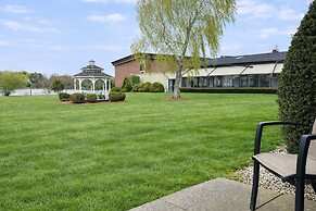Riverview Inn & Suites