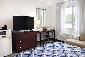 Riverview Inn & Suites