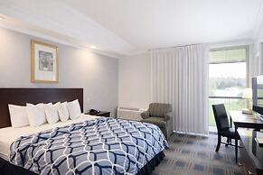 Riverview Inn & Suites