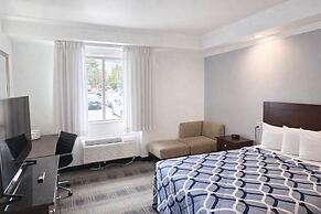 Riverview Inn & Suites