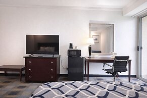 Riverview Inn & Suites