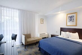 Riverview Inn & Suites