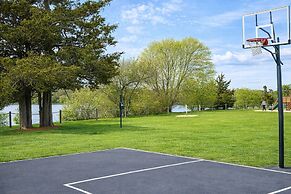 Riverview Inn & Suites