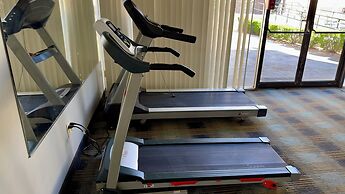 Riverview Inn & Suites