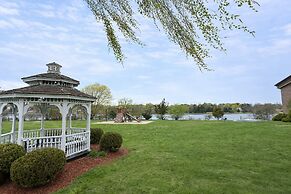 Riverview Inn & Suites