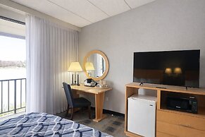 Riverview Inn & Suites