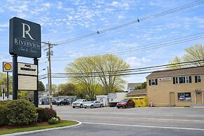 Riverview Inn & Suites