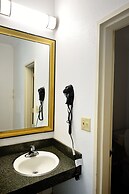 Riverview Inn & Suites