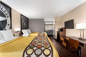 Super 8 by Wyndham Universal City