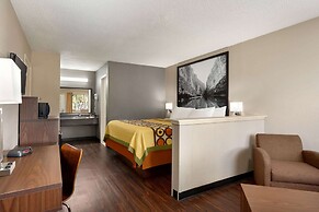 Super 8 by Wyndham Universal City