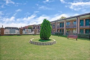 Super 8 by Wyndham Universal City