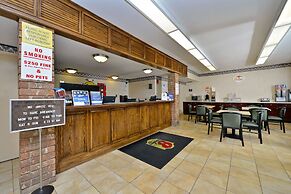 Super 8 by Wyndham Universal City