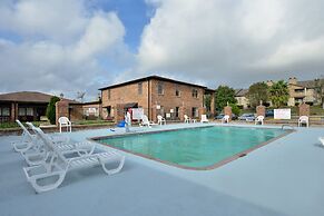 Super 8 by Wyndham Universal City