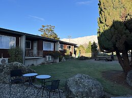 Manuka Crescent Motel