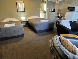 Manuka Crescent Motel