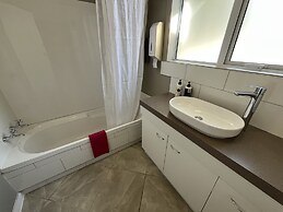 Manuka Crescent Motel