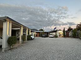 Manuka Crescent Motel