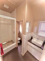 Manuka Crescent Motel