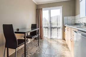 Manuka Crescent Motel