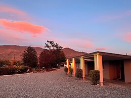 Manuka Crescent Motel