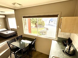 Manuka Crescent Motel