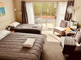 Manuka Crescent Motel