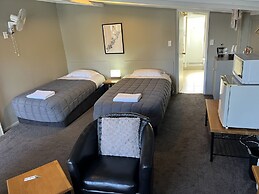 Manuka Crescent Motel