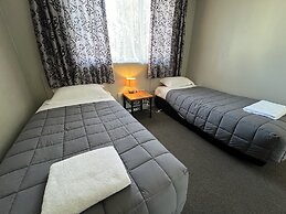 Manuka Crescent Motel