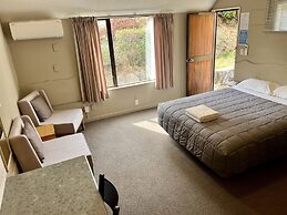 Manuka Crescent Motel