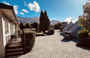 Manuka Crescent Motel