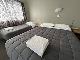 Manuka Crescent Motel