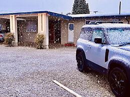 Manuka Crescent Motel