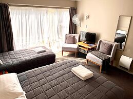 Manuka Crescent Motel