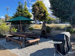 Manuka Crescent Motel