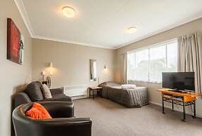 Manuka Crescent Motel