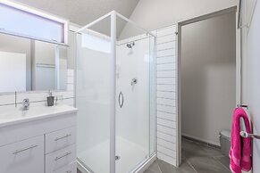 Manuka Crescent Motel