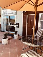 Manuka Crescent Motel