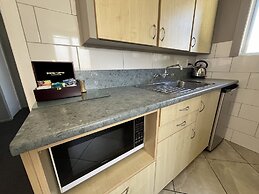 Manuka Crescent Motel