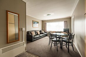 Manuka Crescent Motel