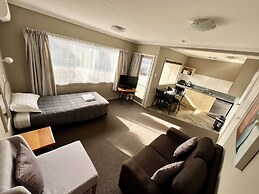 Manuka Crescent Motel