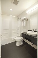 Travelodge by Wyndham LAX