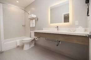 Travelodge by Wyndham LAX