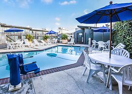 Travelodge by Wyndham LAX