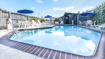 Travelodge by Wyndham LAX