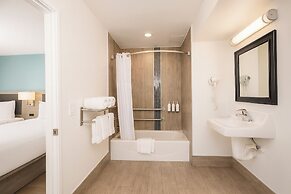 Travelodge by Wyndham LAX