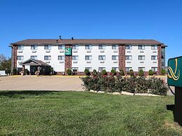 Quality Inn & Suites Bloomington I-55 and I-74
