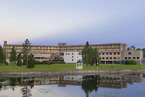 Ramada by Wyndham Belleville Harbourview Conference Centre