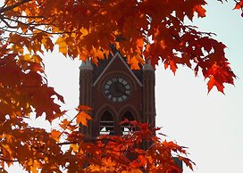 Ramada by Wyndham Belleville Harbourview Conference Centre